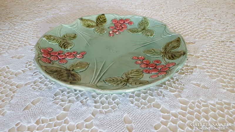 Beautiful, antique Art Nouveau majolica plate 25.5 Cm.