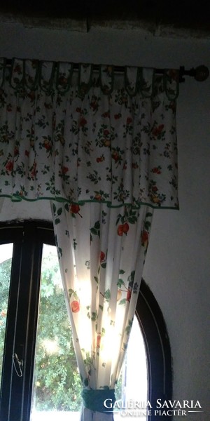 2 ablakra való gyümölcsös mintájú nyomott  függöny