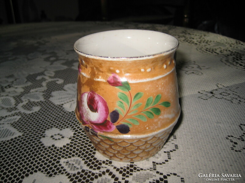 Viennese souvenir cup, Viennese rose decor, scaly pattern at the bottom 9 x 9.5 cm