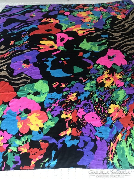 Hatalmas osztrák kendő gyönyörű színekkel, 138 x 112 cm