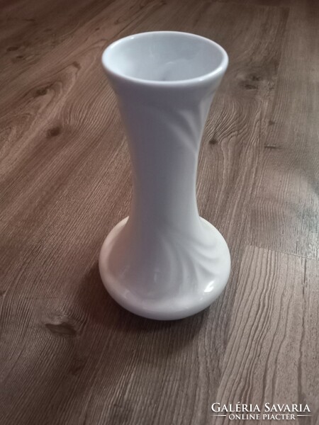 Hollóházi fehér porcelán váza