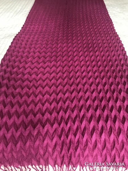 Pleated scarf in mauve color, brand Striessig Wien, 190 x 52 cm