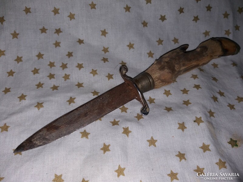 Antique hunting knife with doe foot handle