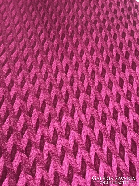 Pleated scarf in mauve color, brand Striessig Wien, 190 x 52 cm