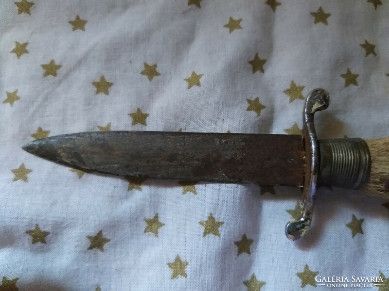 Antique hunting knife with doe foot handle