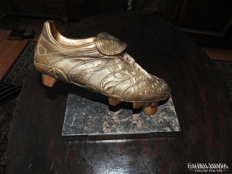 Predator cup 1. Sieger - bronze or bronze dipped sports shoes - a relic of winning shoes?
