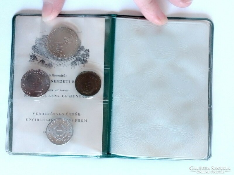 Magyar Népköztársaság forint forgalmi érme sor műbőrtokos 1977 verdefényes érmék UNC uncirculated