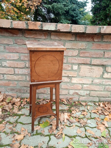 Beautiful inlaid postamens, flower stand with hidden internal storage