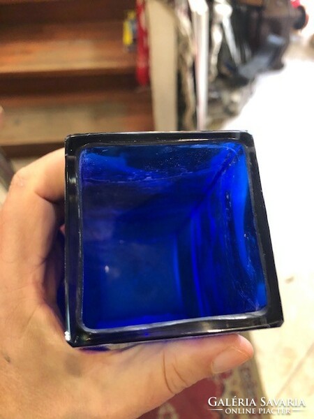 Szecessziós üveg váza, 20 cm-es magasságú ritkaság.