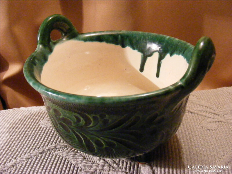 Three-legged green ceramic bowl or bowl