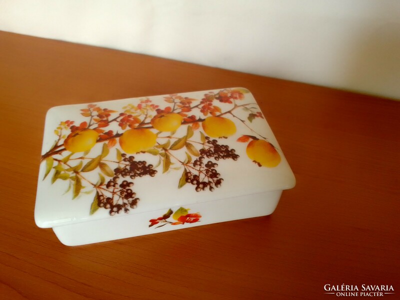 Hollóháza porcelain bonbonier square box with lid jewelry holder quince rosehip, marked