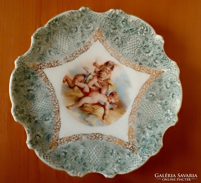 Két antik régi osztrák mázas porcelán tányér aranyozott angyalka puttó jelzett Karlsbad Britannia