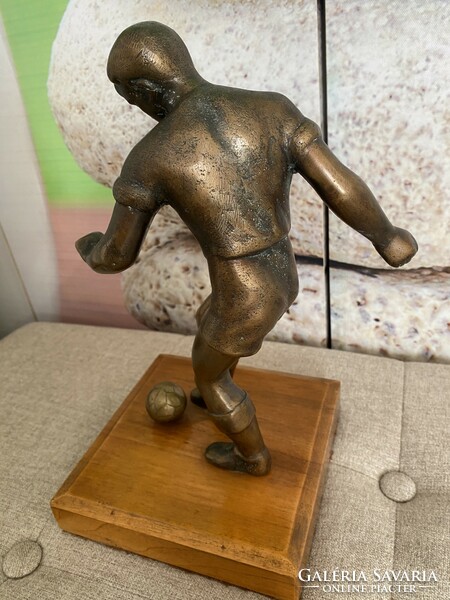 Bronze football player statue a27