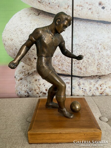 Bronze football player statue a27