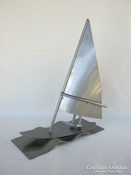 Loft design fém szörfös figura