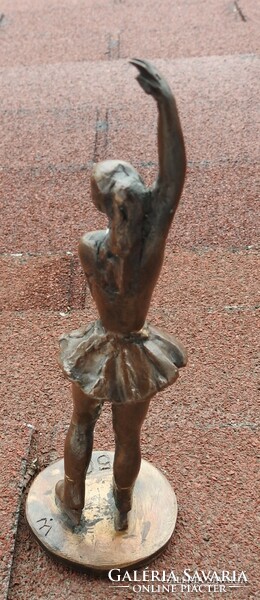 Bronz figura: korcsolyázó nő - jelzett
