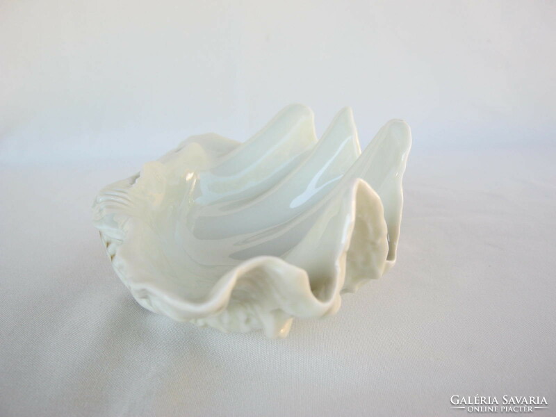 Retro ... Raven Háza porcelain shell-shaped serving bowl