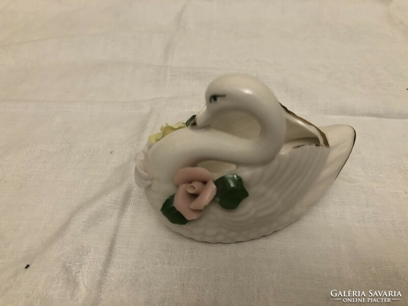 Porcelain swan beak