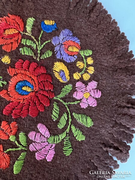 2 Matyó embroidered round tablecloths, 23 cm