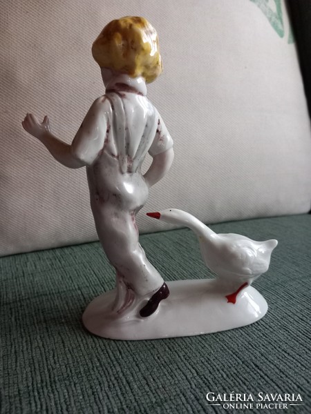 Bdr porcelain, boy with goose 17cm
