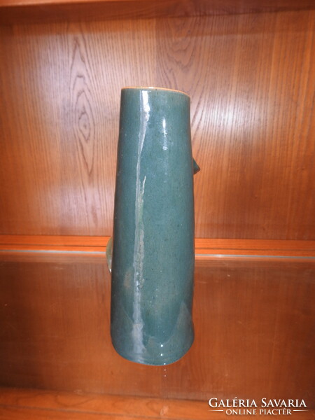 Zöld fodros szélű iparművészeti kerámia váza