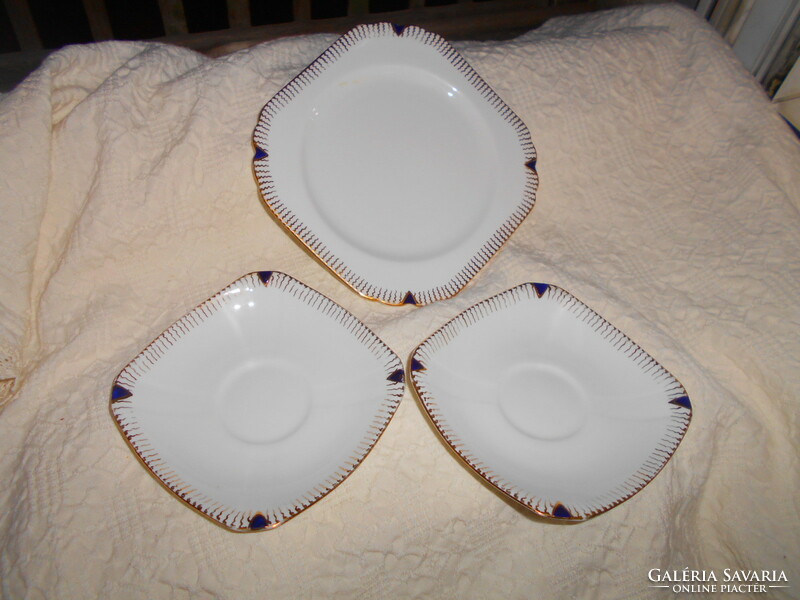 3 English plates - with hand painting. - The price applies to 3 pieces