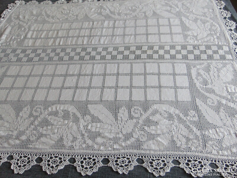 Busy! Transylvanian woven crocheted old lace tablecloth