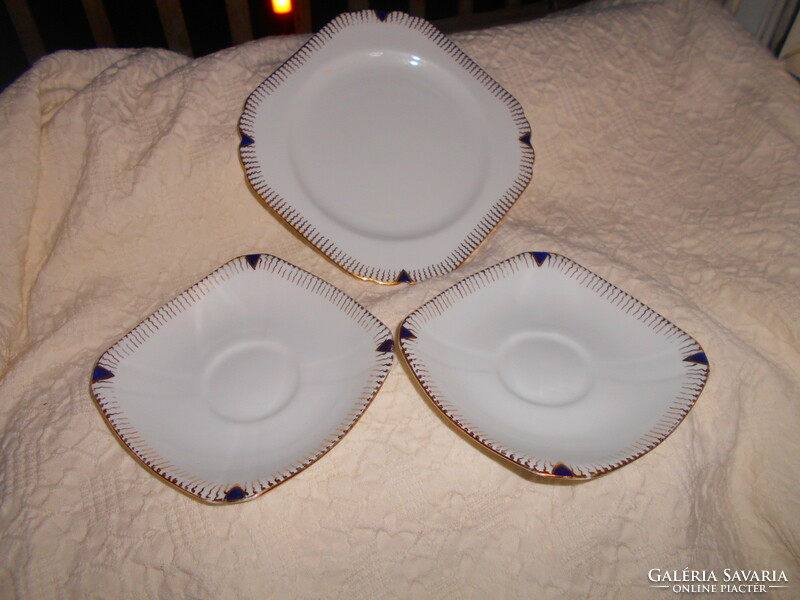 3 English plates - with hand painting. - The price applies to 3 pieces