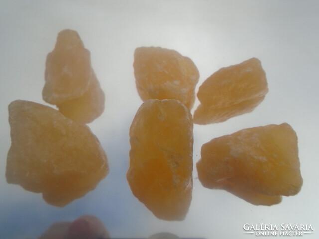 Natural, raw yellow opal nugget. 100% natural 390 ct for collection or jewelry base material