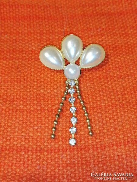 Tekla pearl brooch (456)