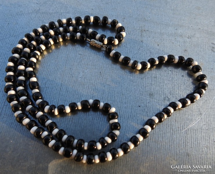 Black - white string of pearls necklace