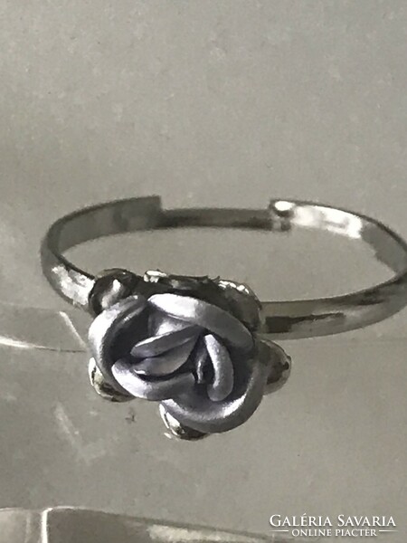 Ezüstözött gyűrű rózsa fejjel, állítható méret