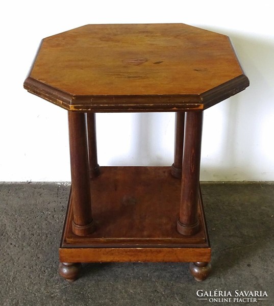 1L049 antique octagonal coffee table
