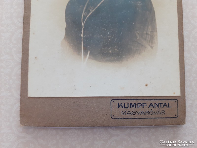 Antik női fotó Kumpf Antal fotográfus Magyaróvár 1910 régi műtermi fénykép kartonfotó