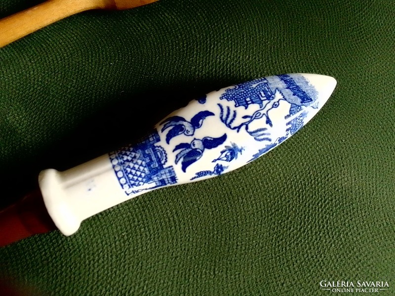 Porcelain-handled wooden serving tools take-out salad spoon fork, blue and white Chinese pattern, radishes