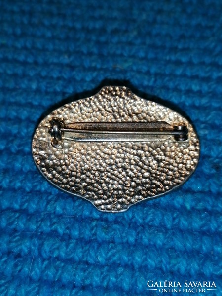 Black center small brooch (458)