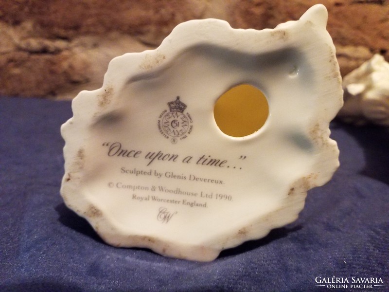 Royal Worcester GYÖNYÖRŰ porcelánok