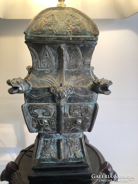 Nagyméretű kínai bronz lámpa a 70-es 80-as évekből, a klasszikus és eklektikus enteriőr kedvelőinek.