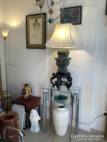 Large Chinese bronze lamp from the 70s and 80s, for lovers of classic and eclectic interiors.