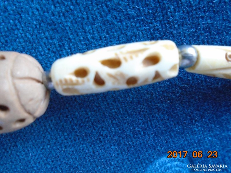 Törzsi nyakék Nagyméretű Kézzel faragott CSONT és FA gyöngyökből  57 cm