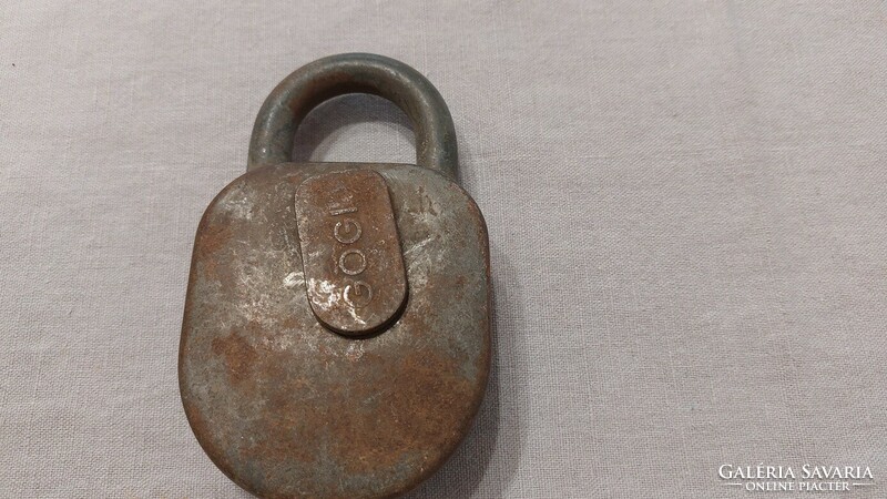 (K) huge old padlock without key