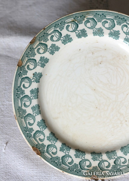 Antik Zsolnay, szívpecsétes jelzésű, érett fajansz tányér