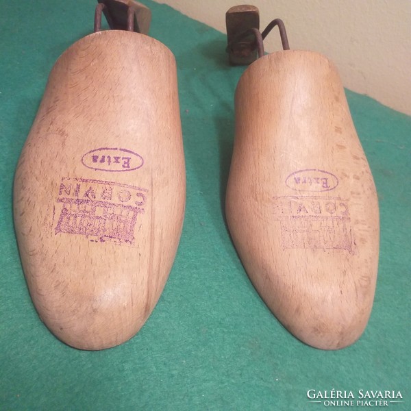 Antik-jelzett cipő sámfa