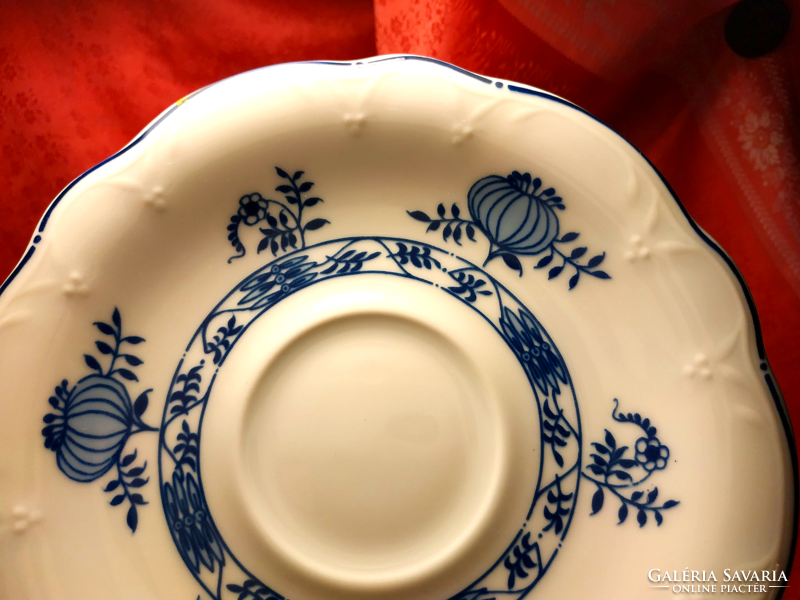 Beautiful onion-patterned porcelain small plate and saucer