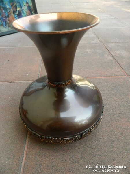 Lignifer váza nagyméretű kézzel kalapált iparművészeti váll.