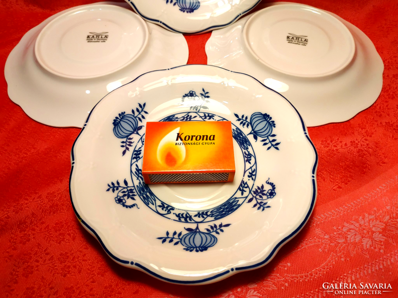 Beautiful onion-patterned porcelain small plate and saucer