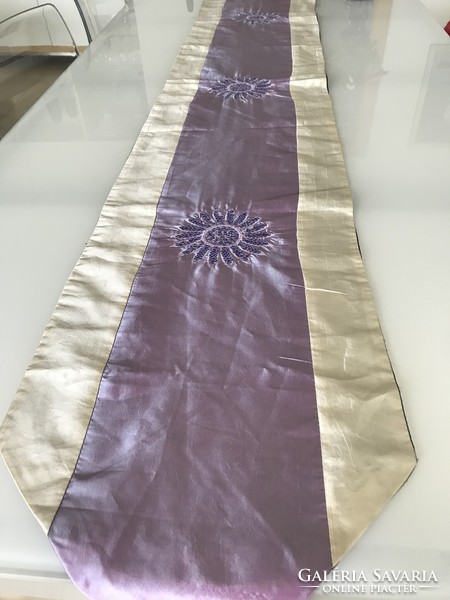 Silk table runner for festive tablecloths, 190 cm long