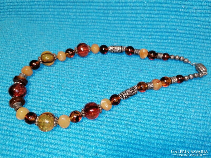 Retro amber necklace (472)