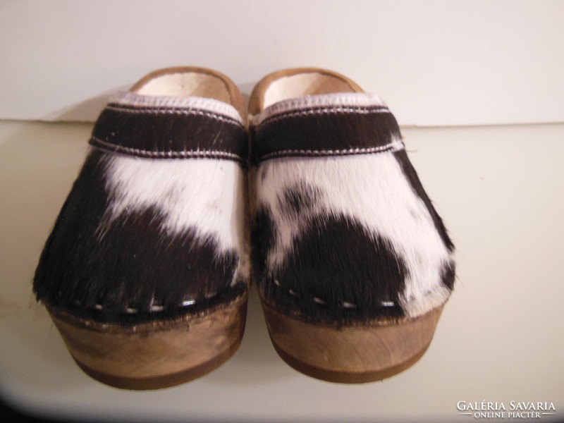 Slippers - new - devich - wood - fur - size 26