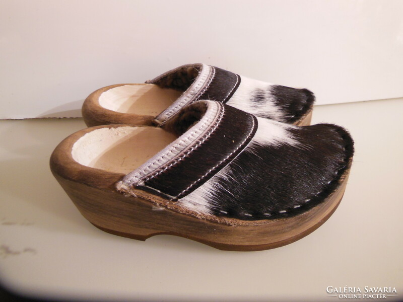Slippers - new - devich - wood - fur - size 26
